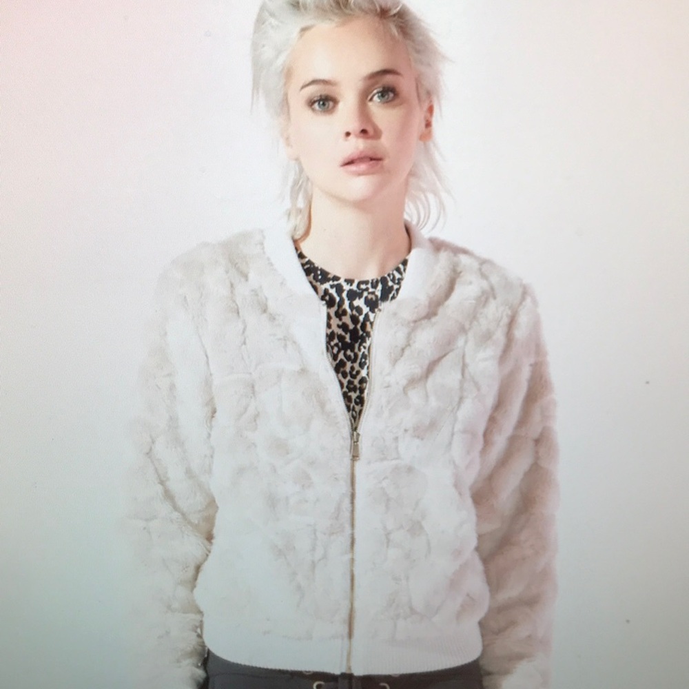 Faux fur bomber jacket 😻
